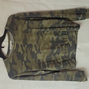 Gaze super fuzzy soft long-sleeved camo shirt women medium